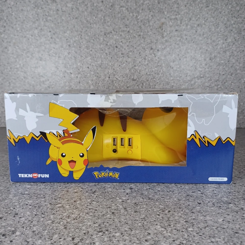 Pokémon Pikachu Wireless Induction and USB Charging Phone Charger Station